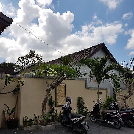 Nyoman Guesthouse Canggu Exterior photo