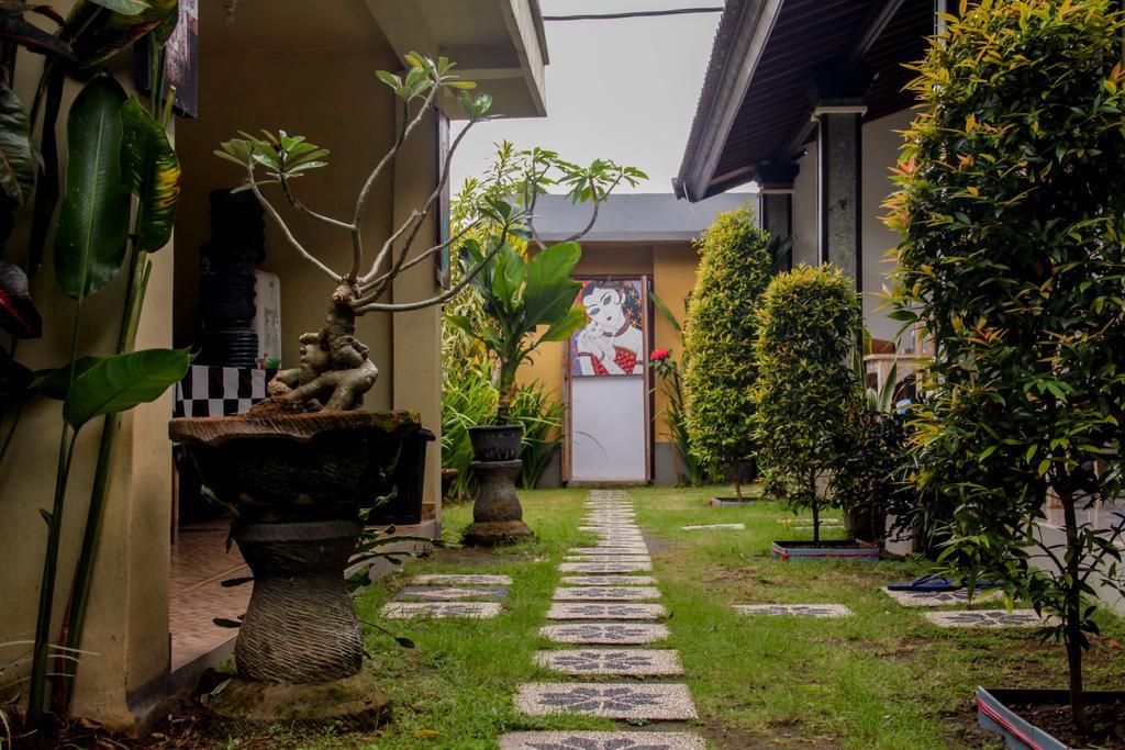 Nyoman Guesthouse Canggu Exterior photo