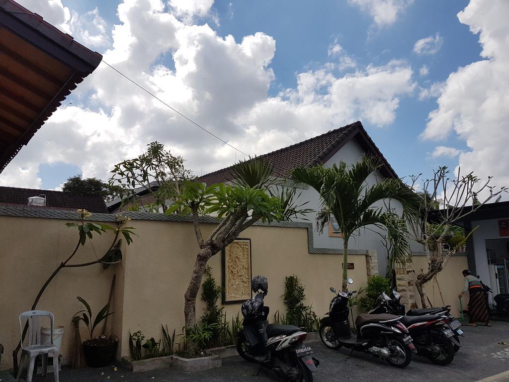 Nyoman Guesthouse Canggu Exterior photo